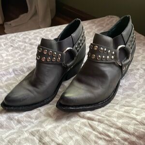 Jeffrey Campbell Women’s Grey Leather silver studded harness boots bootie 9 EUC